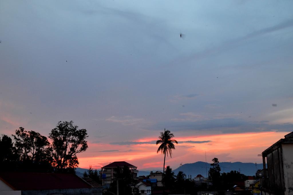Bird'S Nest Hostel กำปอต ภายนอก รูปภาพ